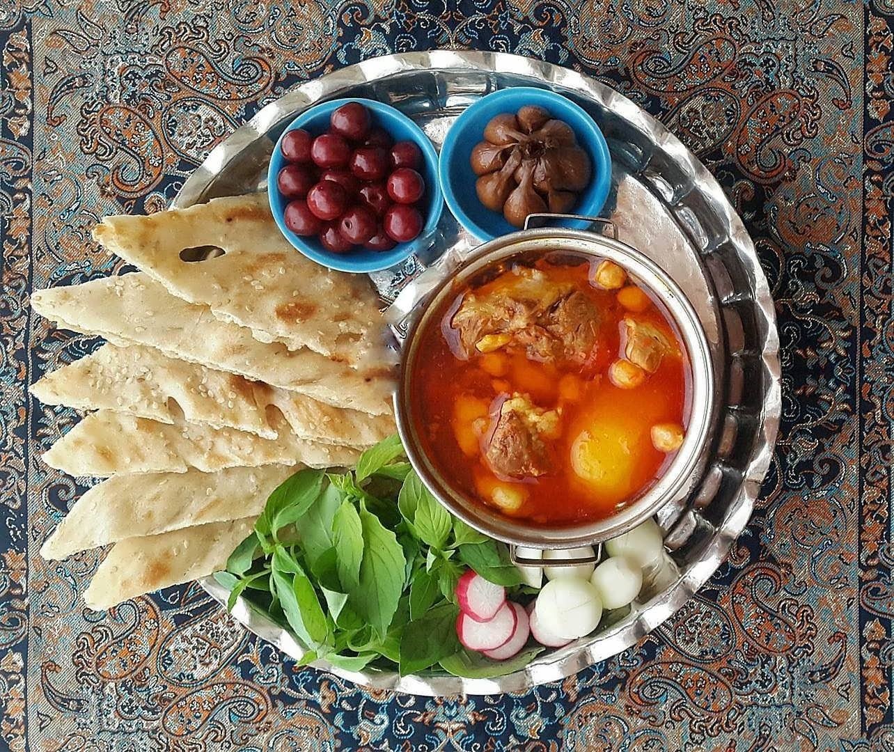 یخنی نخود از بهترین غذاهای محلی شیرازی