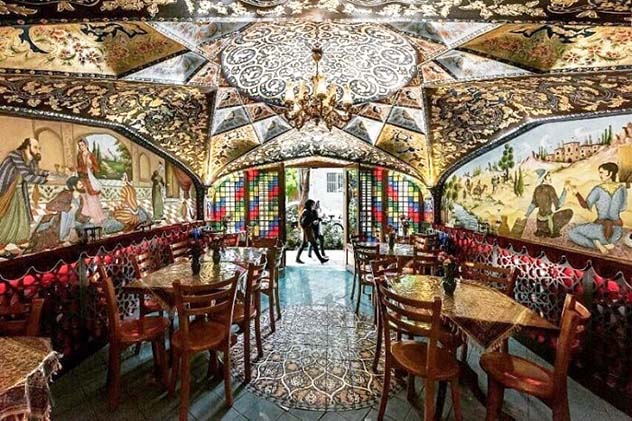 کافه بهارنارنج معروف ترین کافه اصفهان