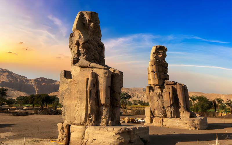 مجسمه های غول آسای ممنون (Colossi of Memnon)
