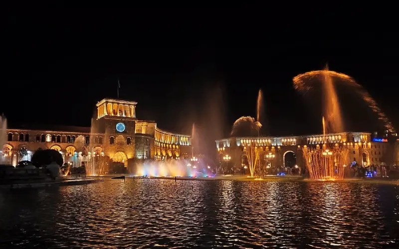 جاهای دیدنی ایروان ارمنستان: میدان جمهوری (Republic Square)