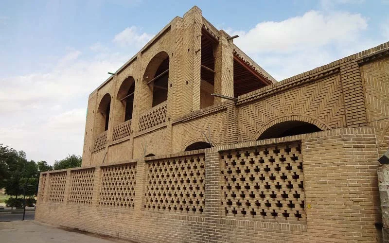 کاروان سرای معین التجار از جاهای دیدنی اهواز